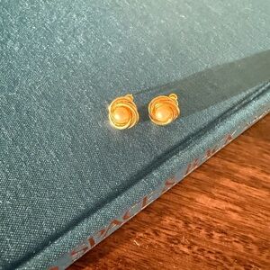 Gold Spiral Stud Earrings w Pearls